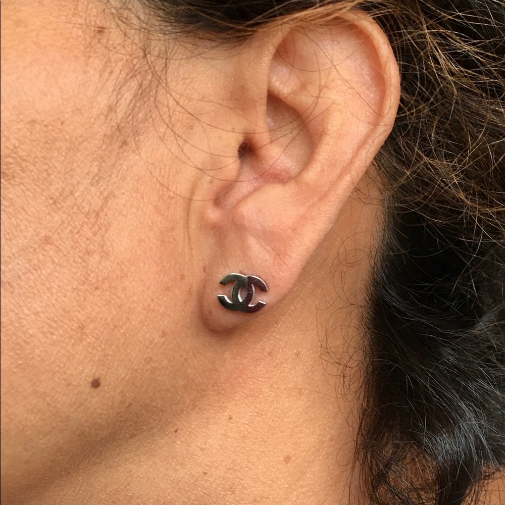 Earring - Picture 5 of 5